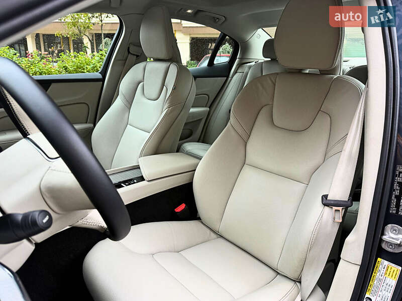 Седан Volvo S60 2024 в Киеве