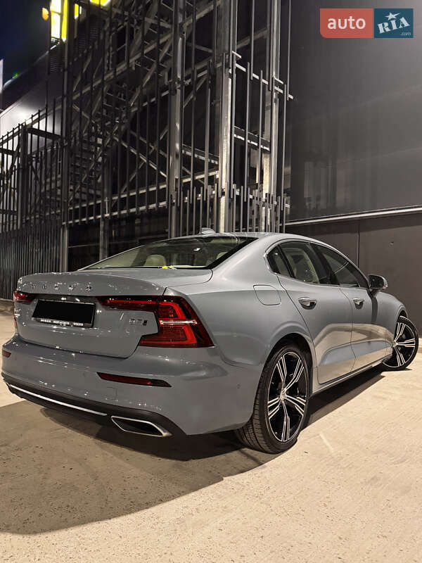 Седан Volvo S60 2021 в Киеве