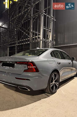 Седан Volvo S60 2021 в 