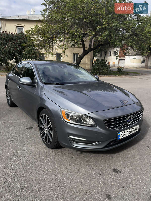 Седан Volvo S60 2016 в 