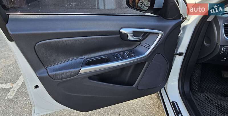 Седан Volvo S60 2013 в Киеве фото 19 Седан Volvo S60 2013 в Киеве