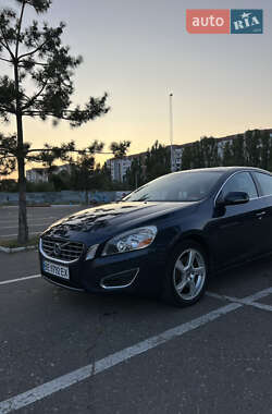 Седан Volvo S60 2012 в 