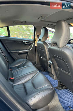 Седан Volvo S60 2012 в 
