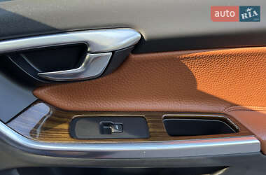 Седан Volvo S60 2012 в 