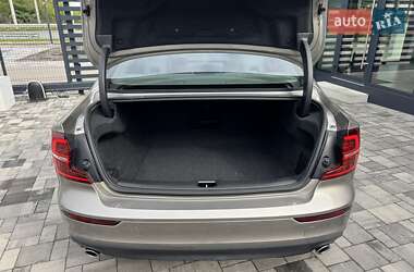 Седан Volvo S60 2019 в 