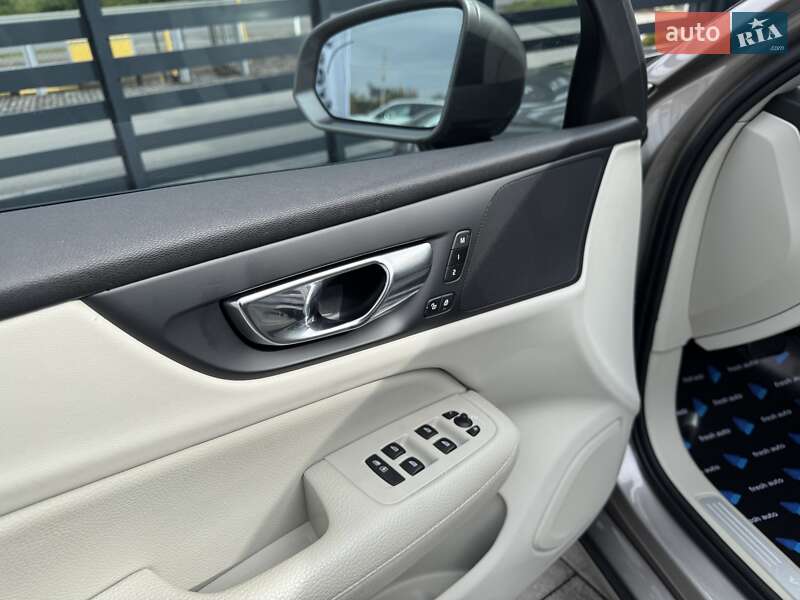 Седан Volvo S60 2019 в Ровно