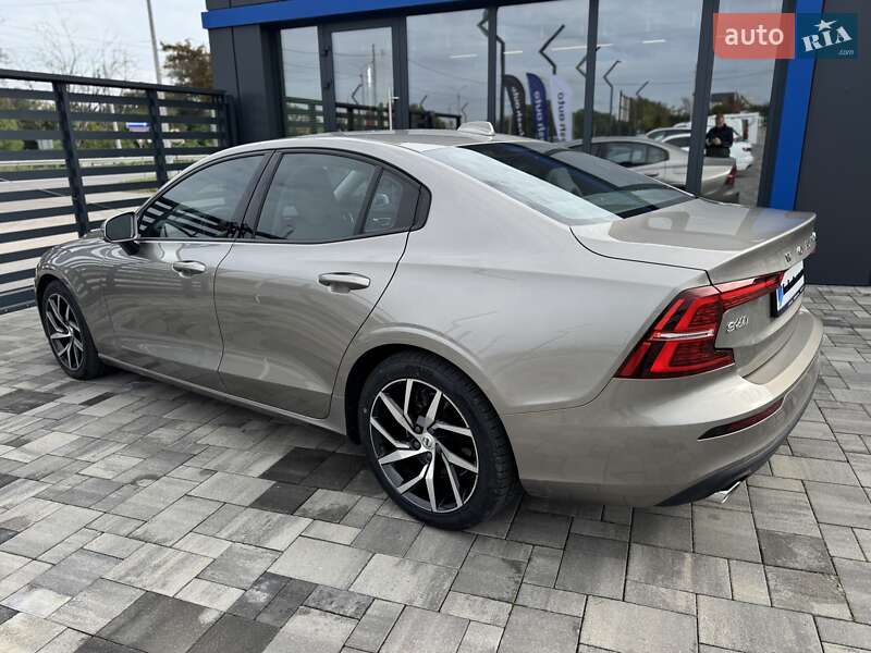 Седан Volvo S60 2019 в Ровно