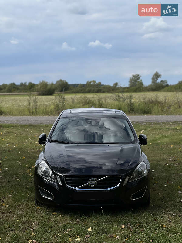 Седан Volvo S60 2011 в 