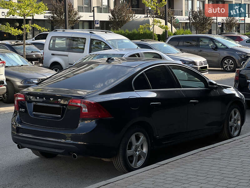 Седан Volvo S60 2011 в Ужгороде