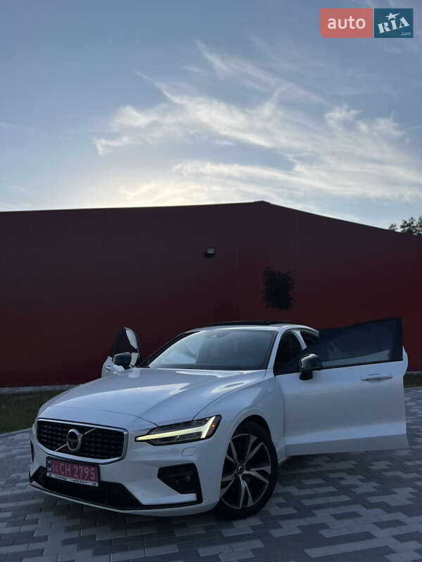 Седан Volvo S60 2019 в Львові