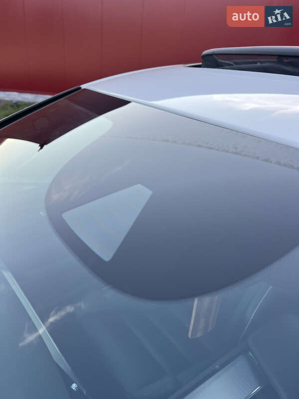 Седан Volvo S60 2019 в Львові