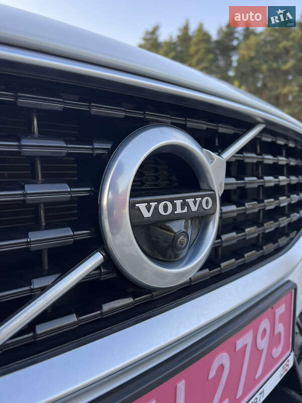 Седан Volvo S60 2019 в Львові
