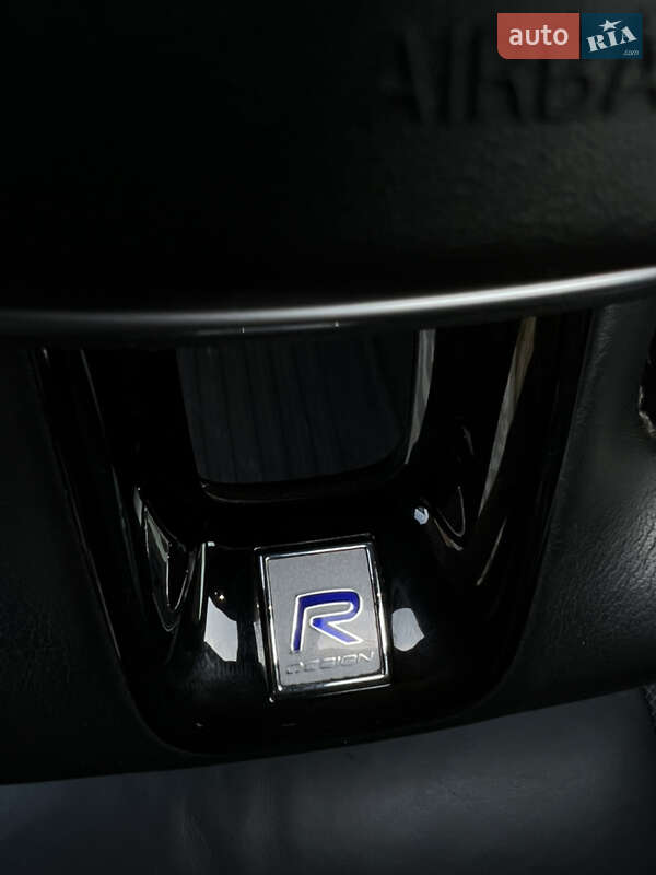 Седан Volvo S60 2019 в Львові