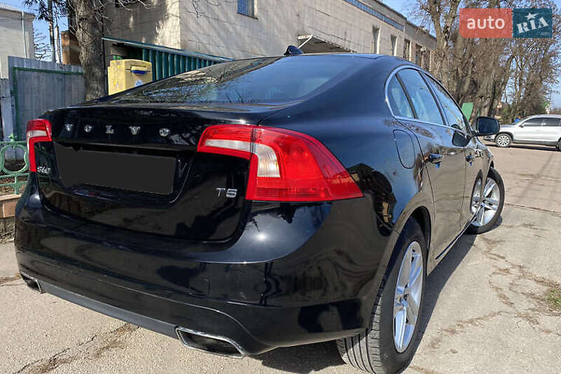 Седан Volvo S60 2015 в Киеве