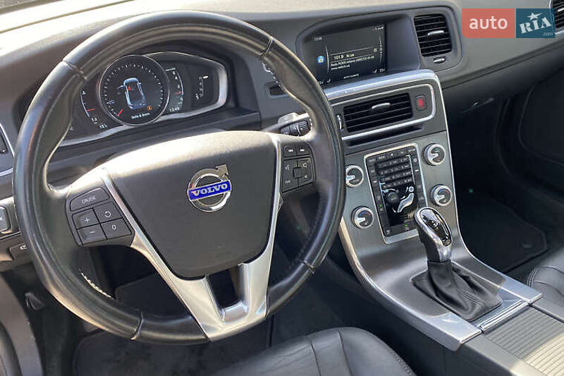 Седан Volvo S60 2015 в Киеве