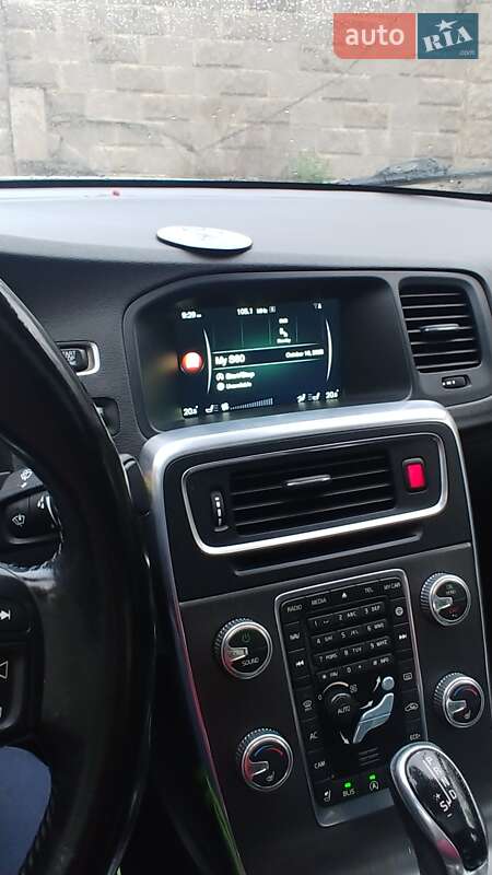 Седан Volvo S60 2015 в 