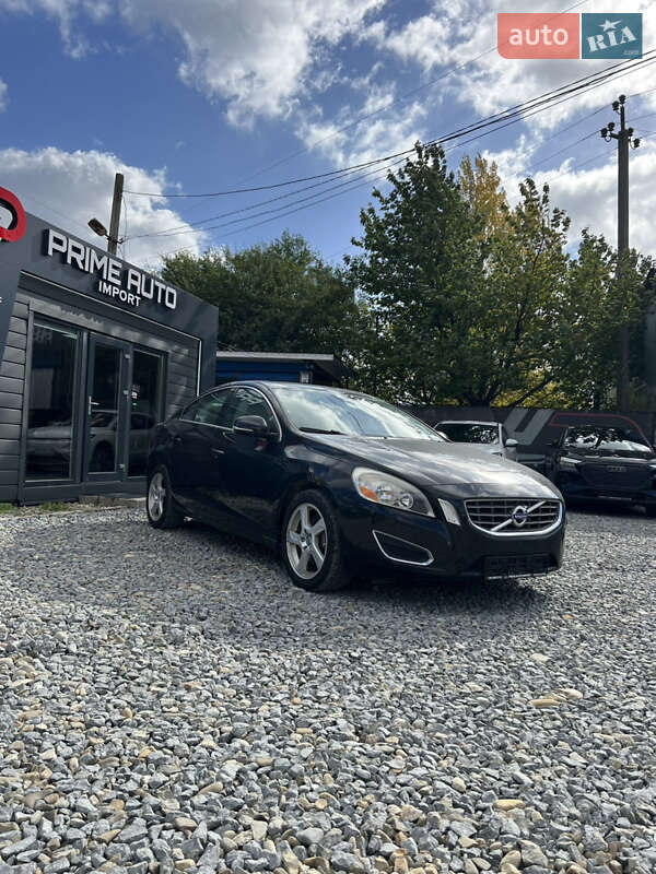 Седан Volvo S60 2012 в Чернівцях