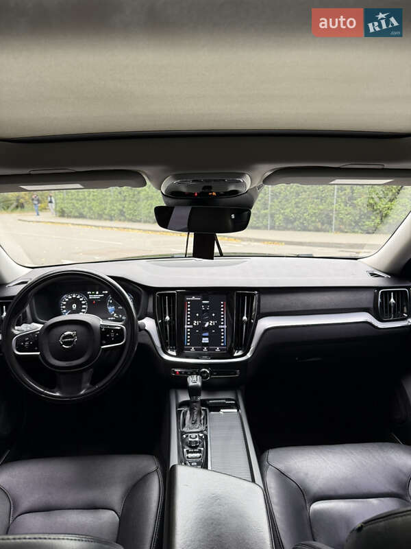 Седан Volvo S60 2020 в Киеве