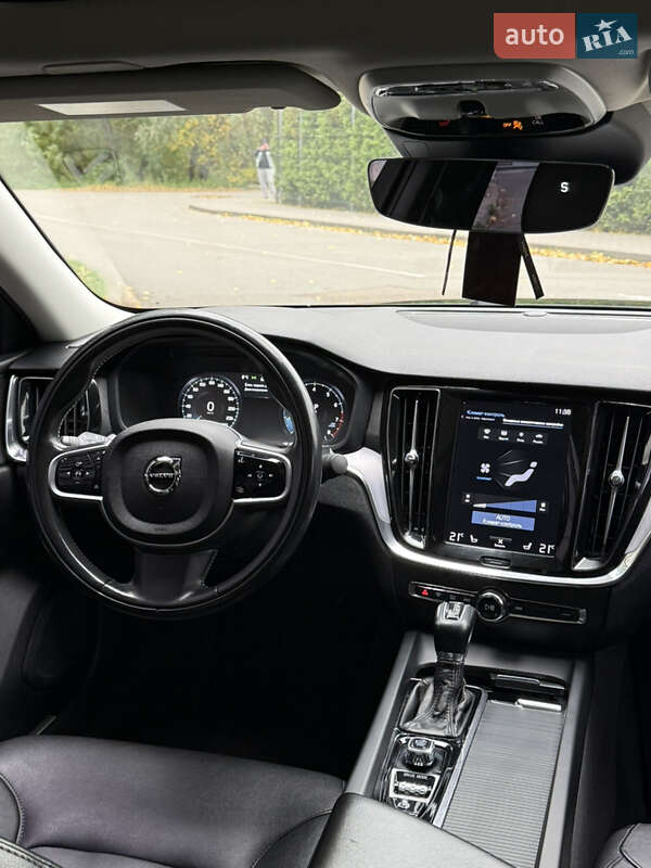 Седан Volvo S60 2020 в Киеве
