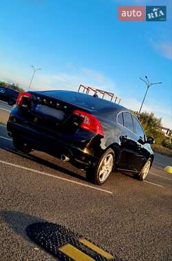 Седан Volvo S60 2012 в 