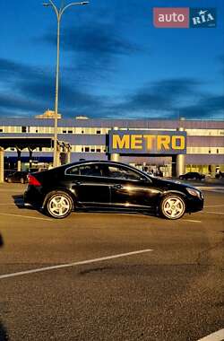 Седан Volvo S60 2012 в 