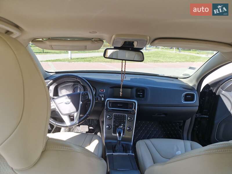 Седан Volvo S60 2013 в Львове