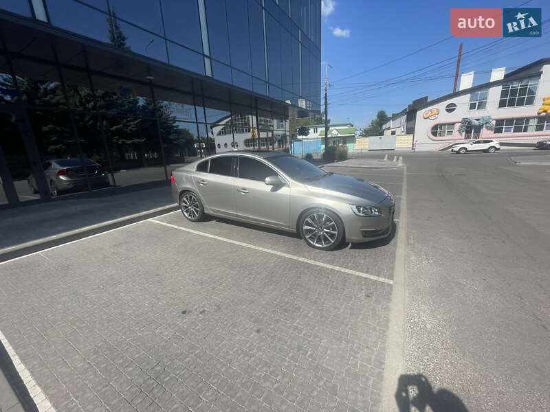 Седан Volvo S60 2014 в Здолбуніві