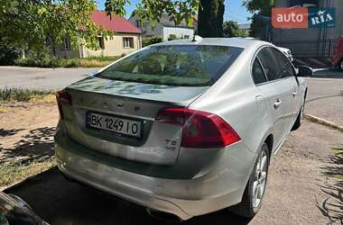 Седан Volvo S60 2015 в Рівному