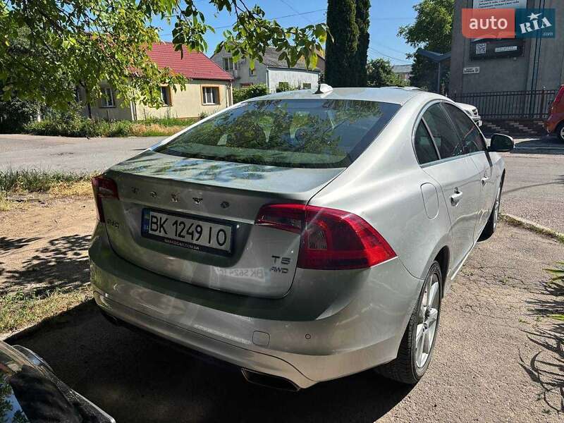 Седан Volvo S60 2015 в 