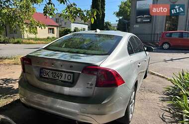 Седан Volvo S60 2015 в 