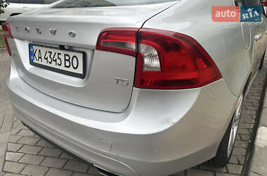 Седан Volvo S60 2013 в 