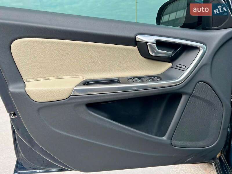 Седан Volvo S60 2012 в Львове