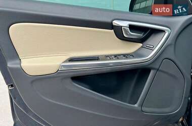 Седан Volvo S60 2012 в 