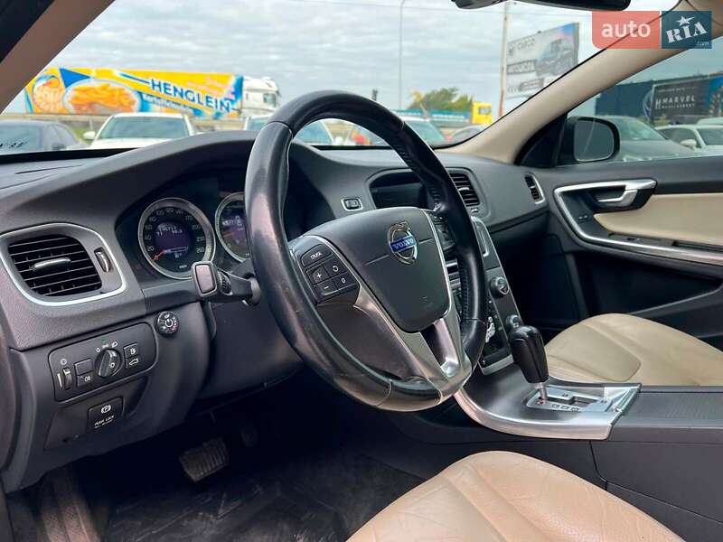 Седан Volvo S60 2012 в Львове