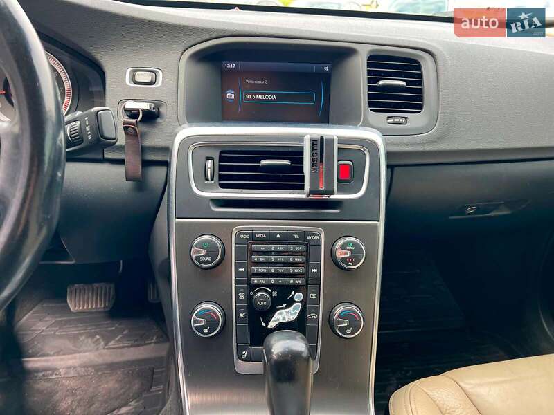 Седан Volvo S60 2012 в Львове