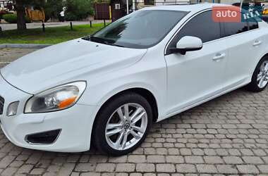 Седан Volvo S60 2012 в 