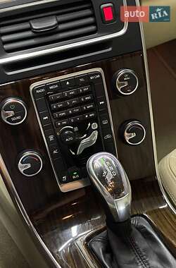 Седан Volvo S60 2012 в 
