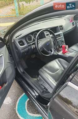 Седан Volvo S60 2011 в  фото 3 Седан Volvo S60 2011 в