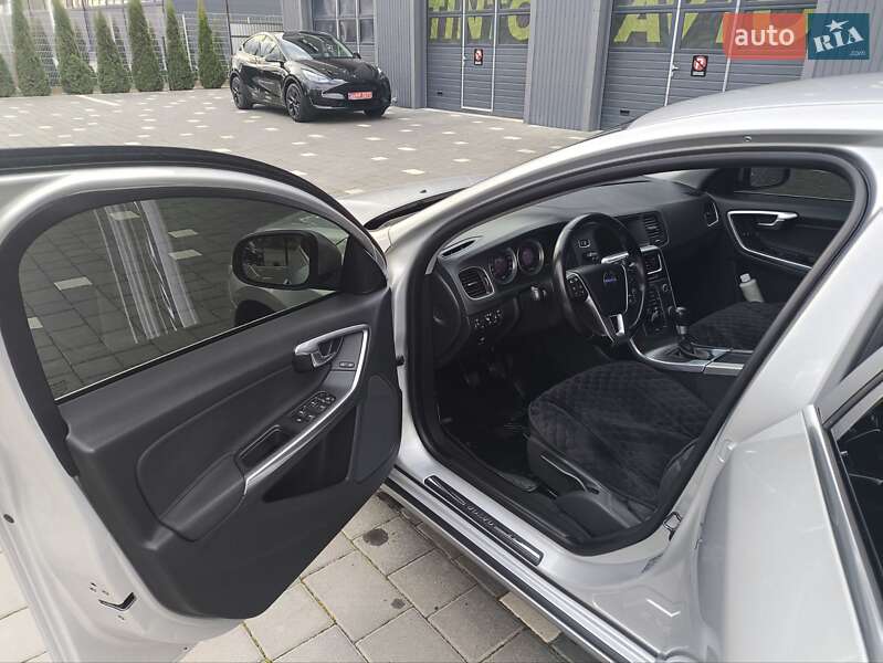 Седан Volvo S60 2011 в Трускавці