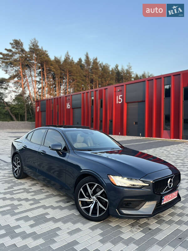 Седан Volvo S60 2020 в Львове