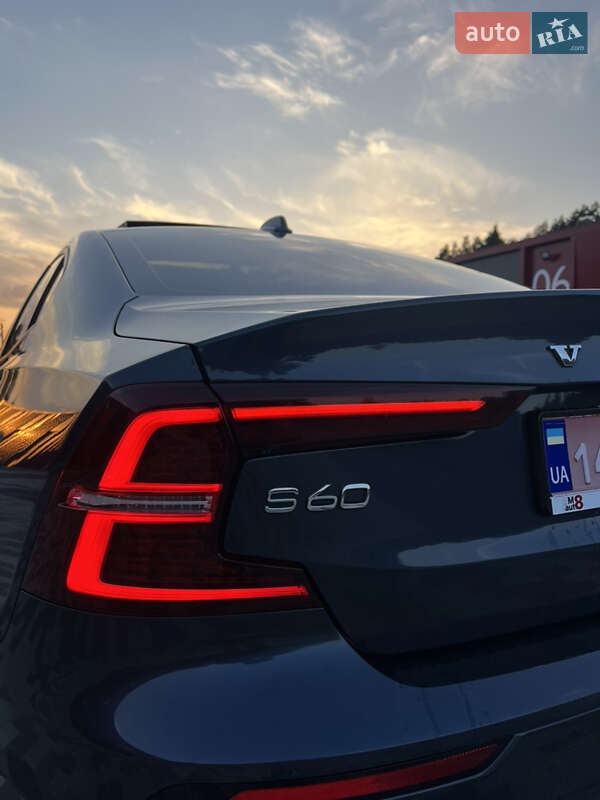 Седан Volvo S60 2020 в Львове