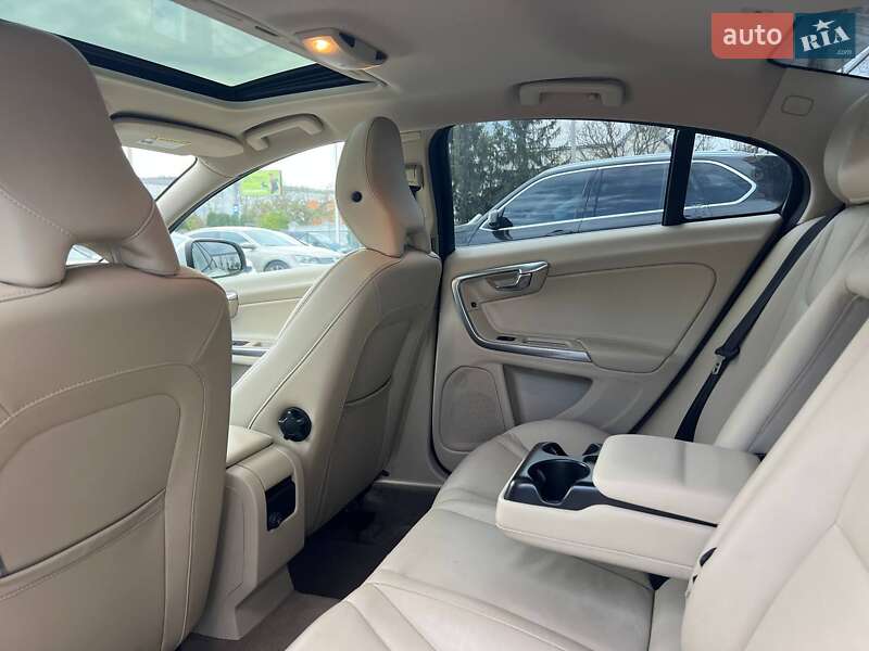 Седан Volvo S60 2014 в Івано-Франківську