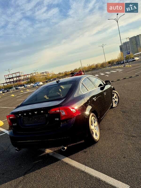 Седан Volvo S60 2012 в Киеве