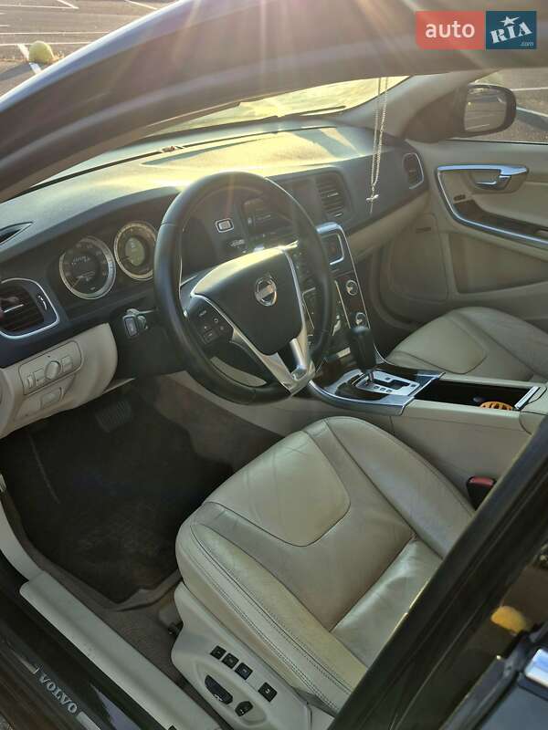 Седан Volvo S60 2012 в Киеве
