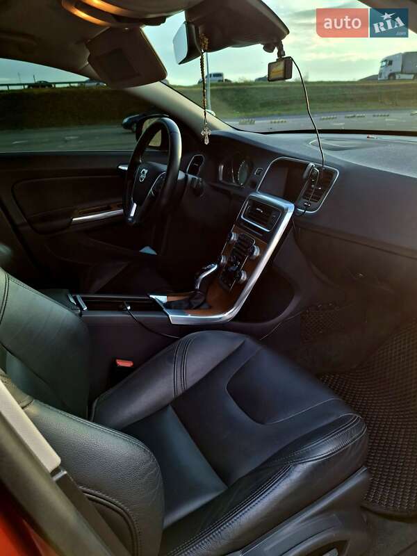 Седан Volvo S60 2016 в Львове