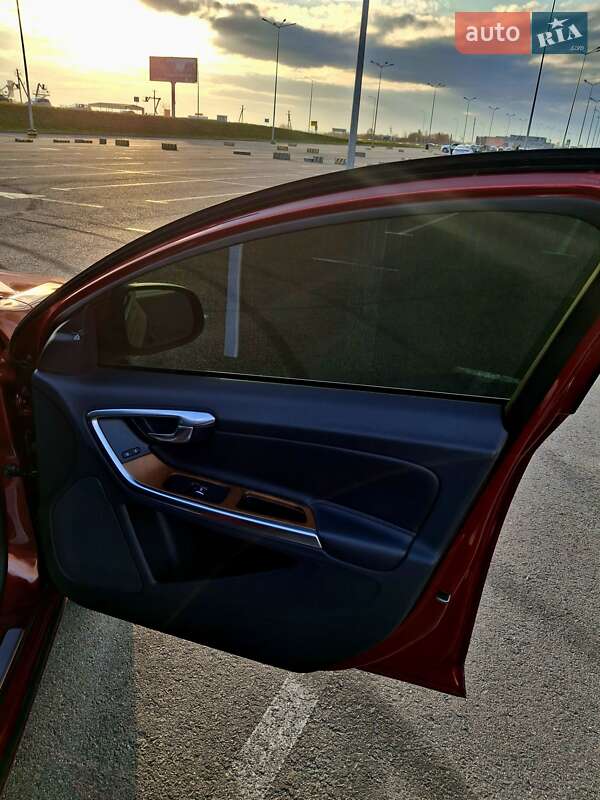 Седан Volvo S60 2016 в Львове