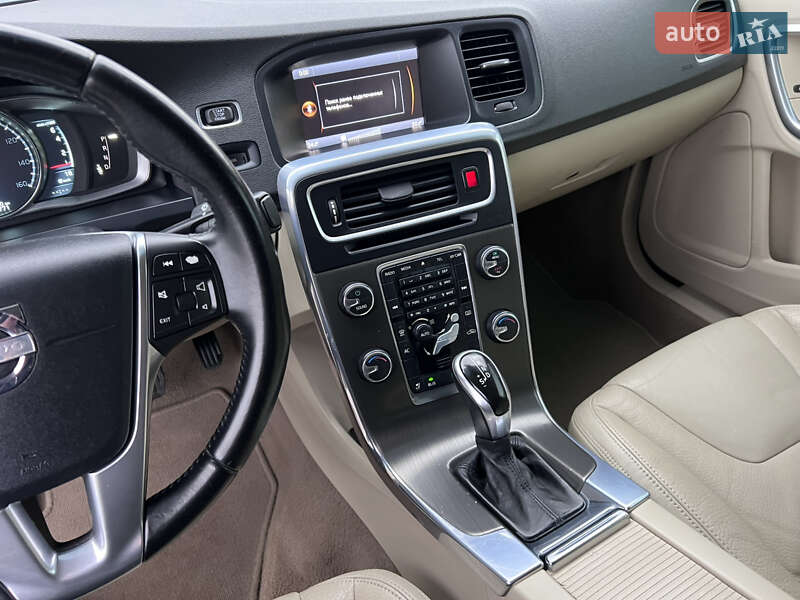 Седан Volvo S60 2014 в Нововолынске