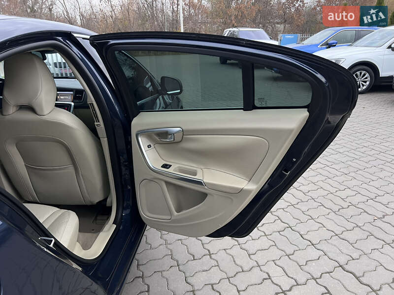Седан Volvo S60 2014 в Нововолынске