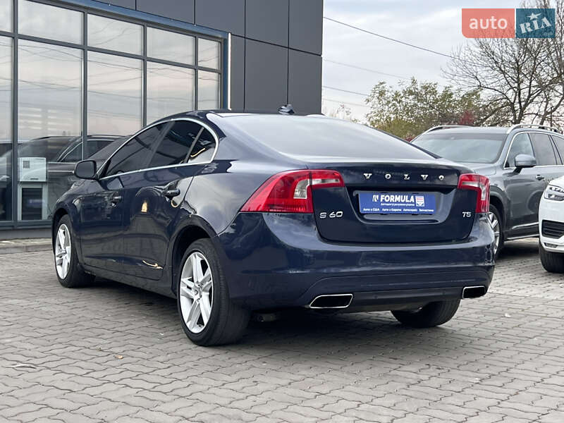 Седан Volvo S60 2014 в Нововолынске