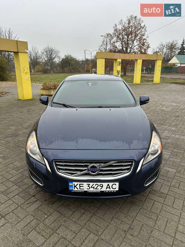 Седан Volvo S60 2013 в Синельниково